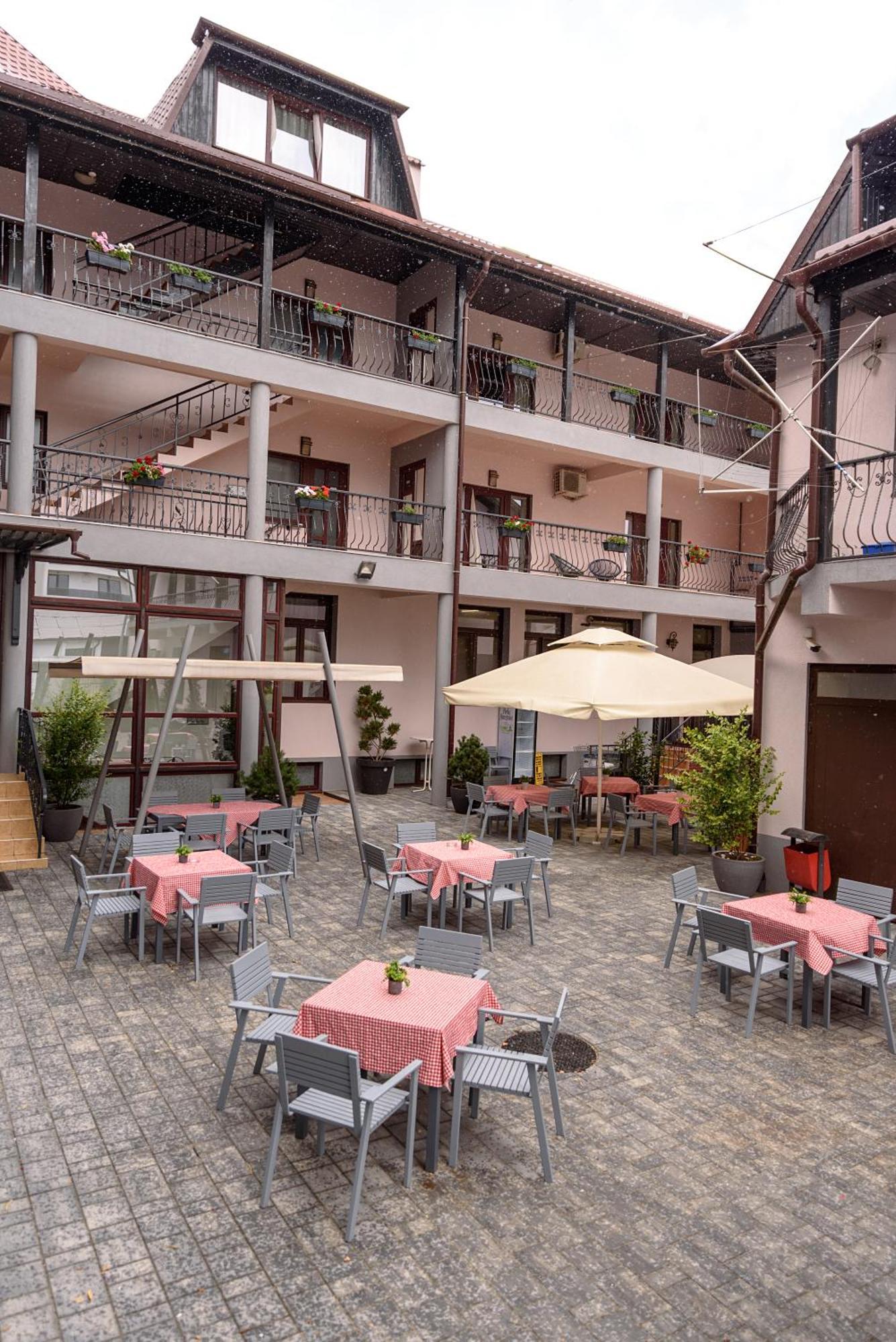 Hotel Stefani Sibiu Luaran gambar